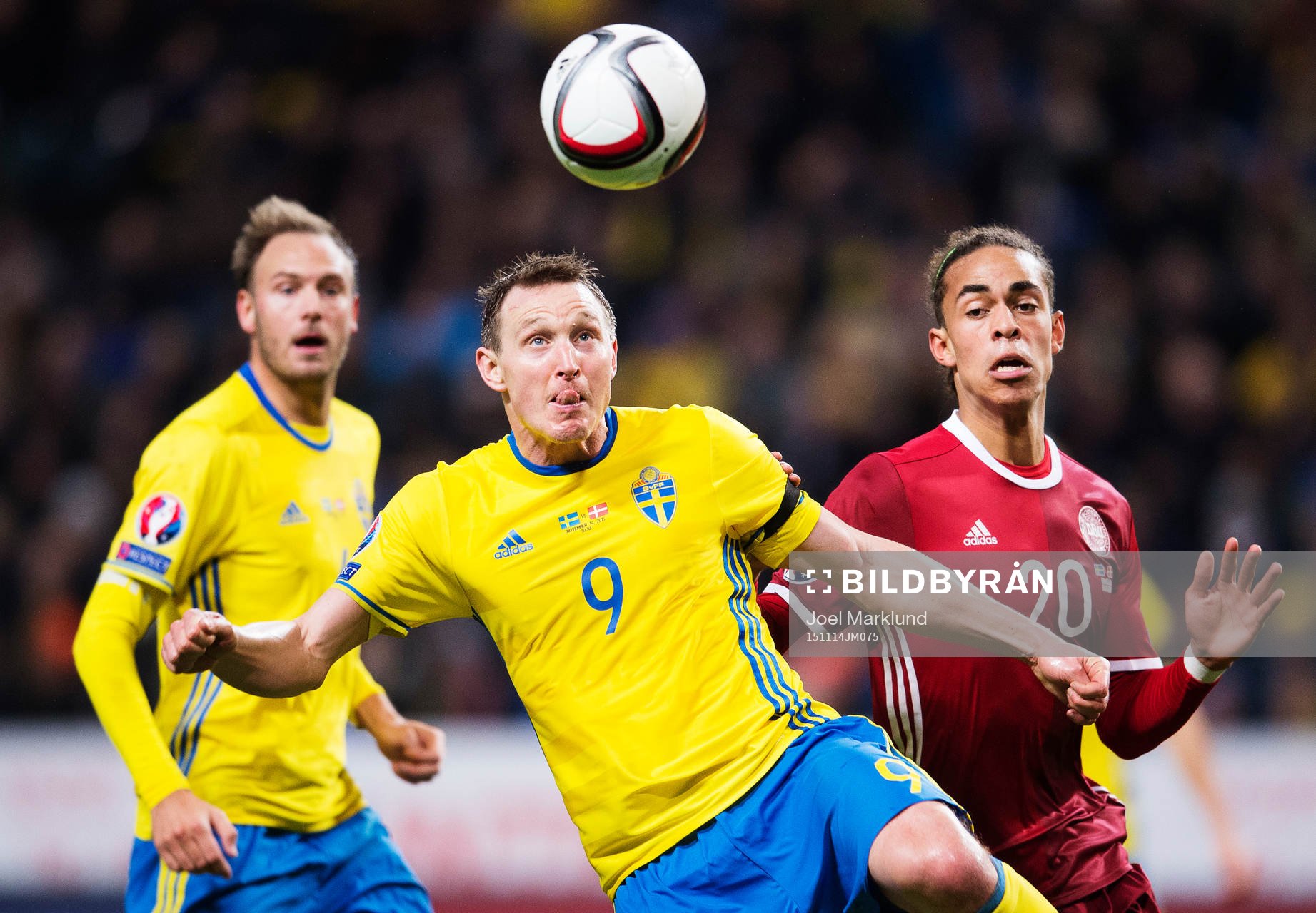 Sveriges Kim Källström och Danmarks Yussuf Poulsen