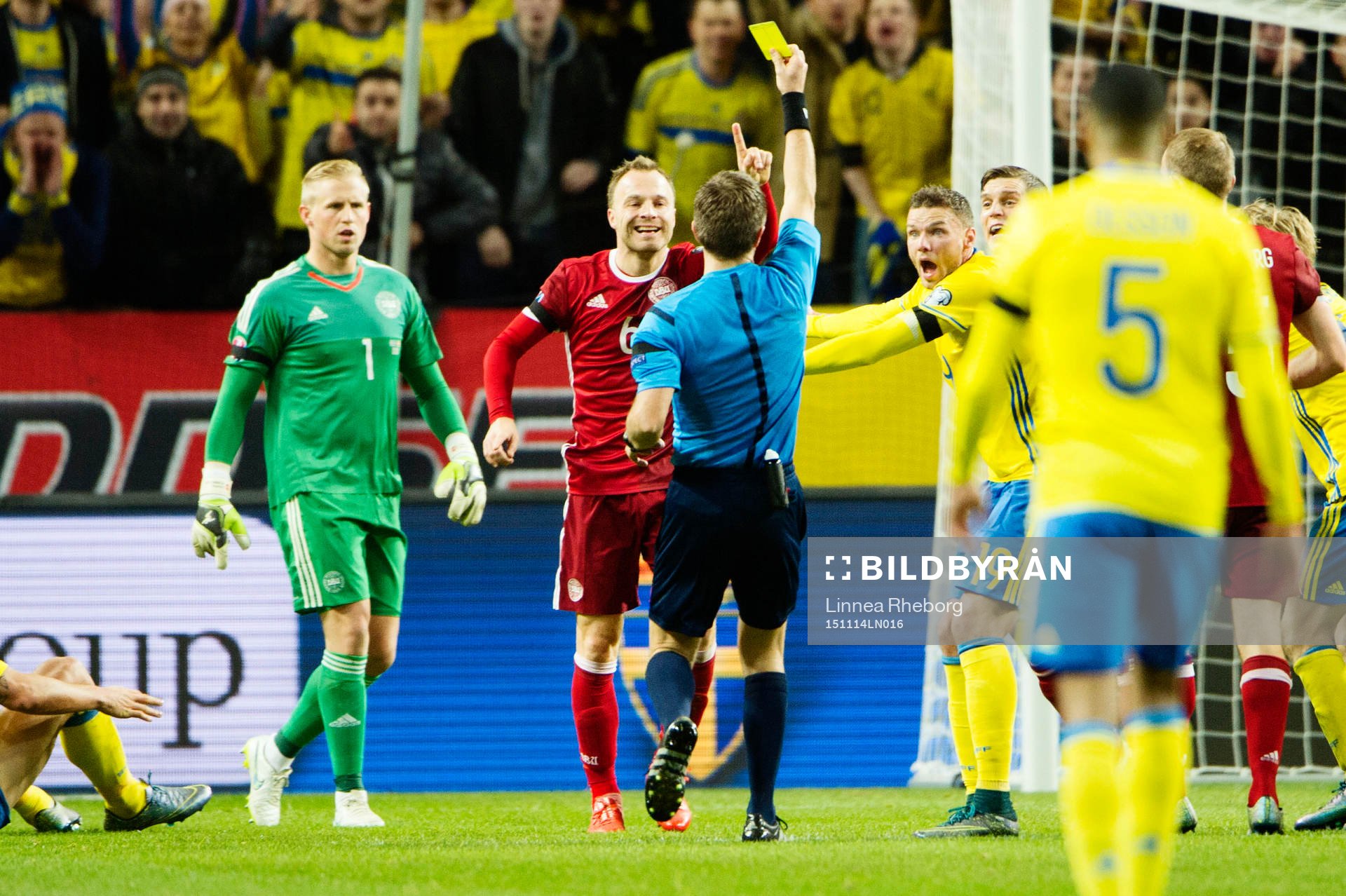 Danmarks Lars Jacobsen blir varnad