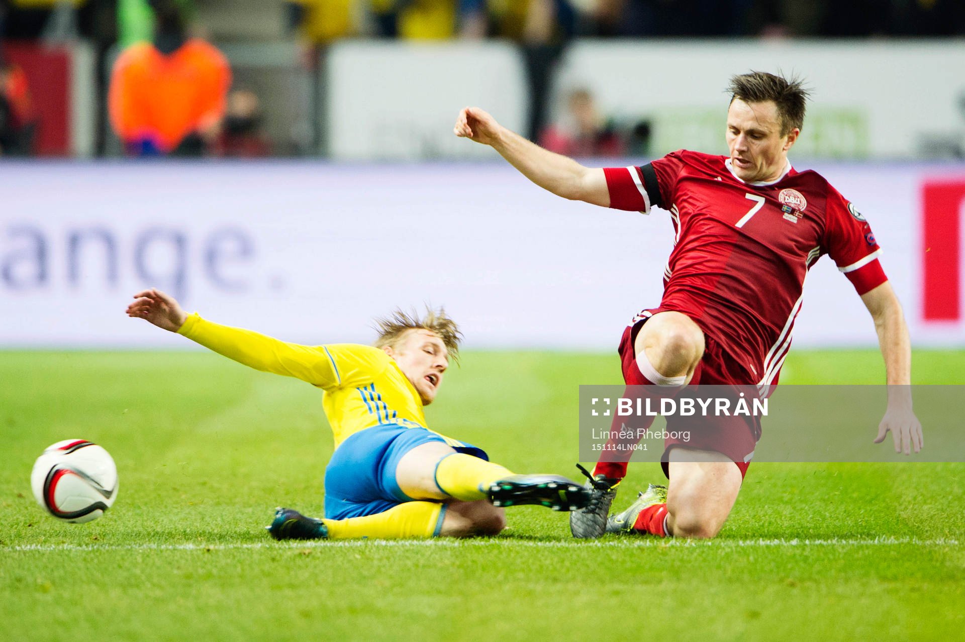 Sveriges Emil Forsberg och Danmarks William Kvist Jörgensen