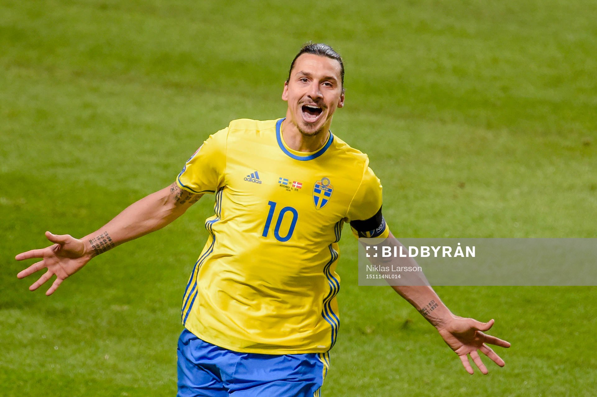 Sveriges Zlatan Ibrahimovic jublar