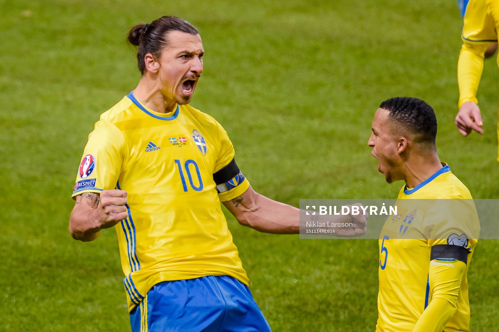 Sveriges Zlatan Ibrahimovic jublar