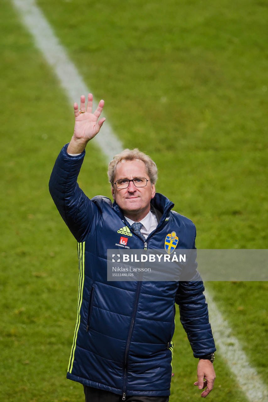 Sveriges förbundskapten Erik Hamrén jublar