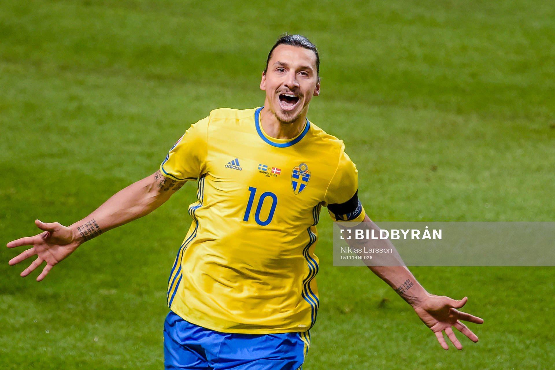 Sveriges Zlatan Ibrahimovic jublar