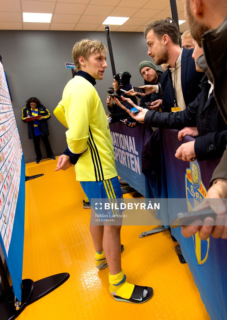 Sveriges Emil Forsberg i mixed zone