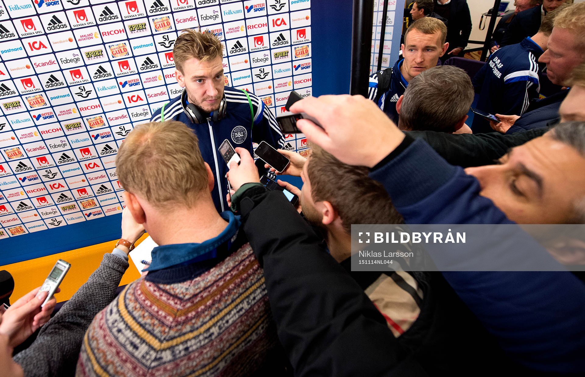 Danmarks Nicklas Bendtner i mixed zone
