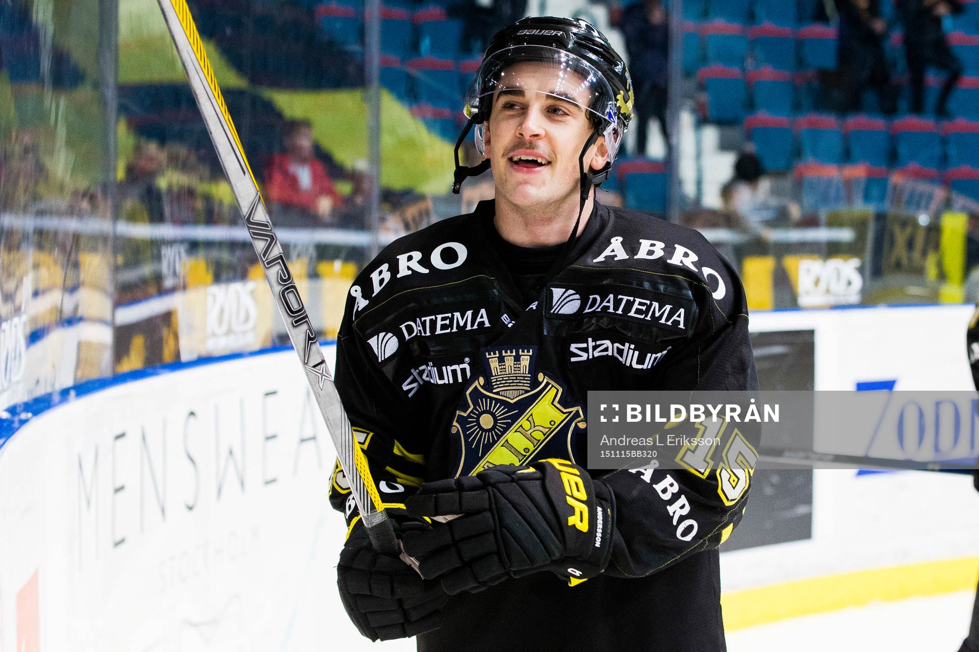 s Jonathan Andersson jublar