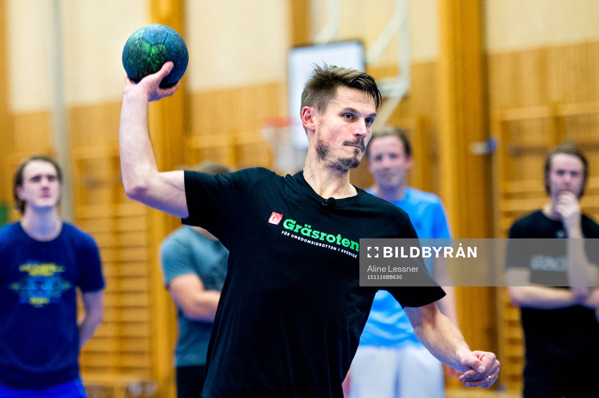 Markus Rosenberg besöker Ljunghusens handbollsklubb för