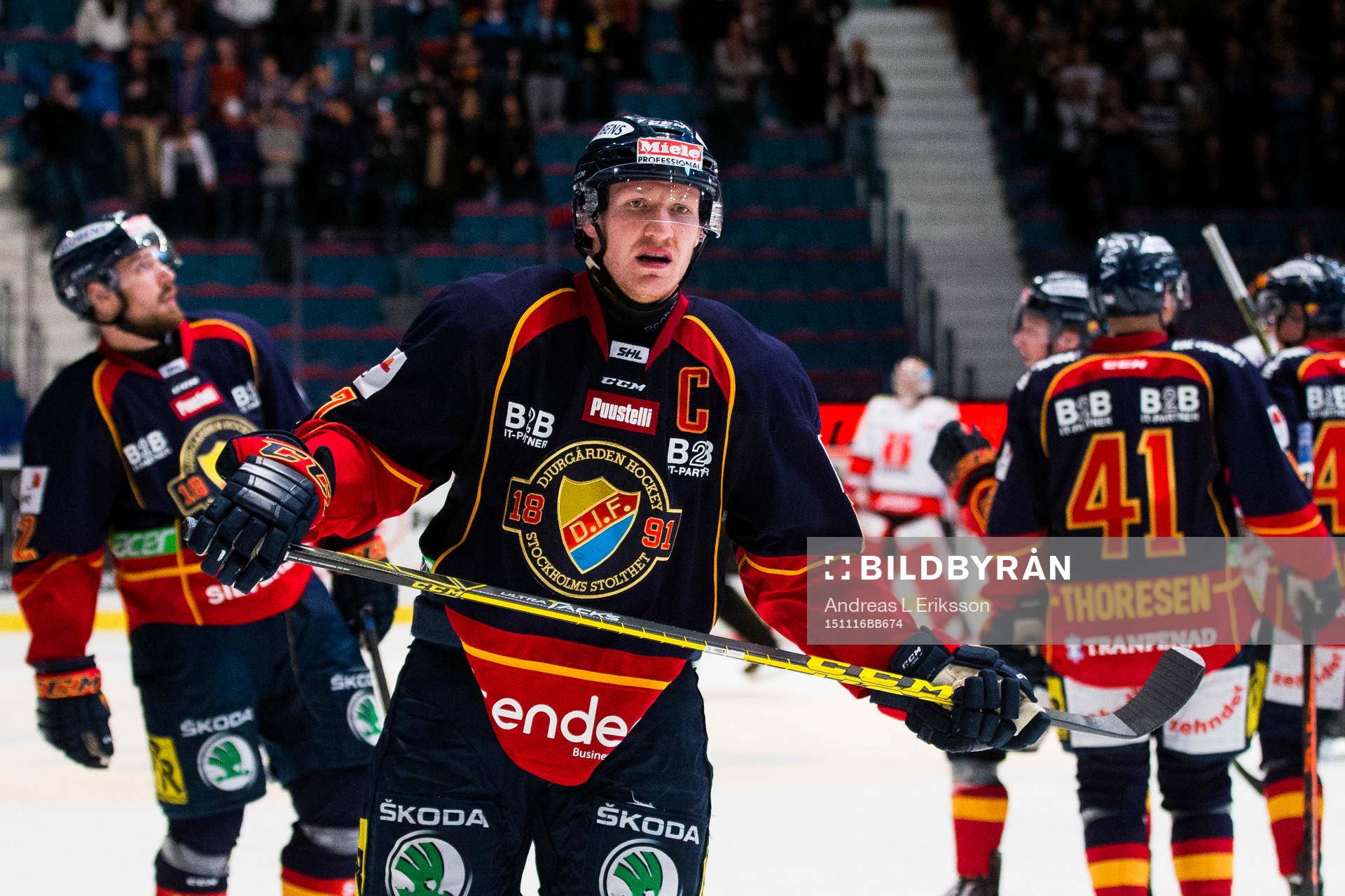 Djurgårdens Henrik Eriksson ser deppig ut