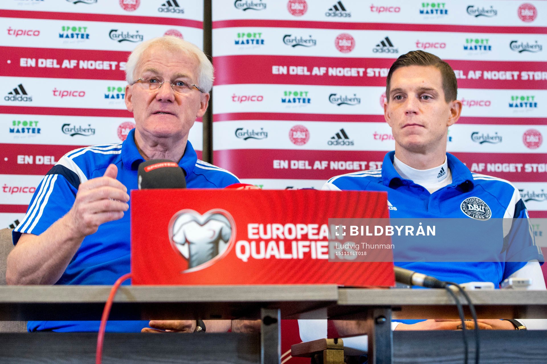 Danmarks förbundskapten Morten Olsen och Daniel Agger