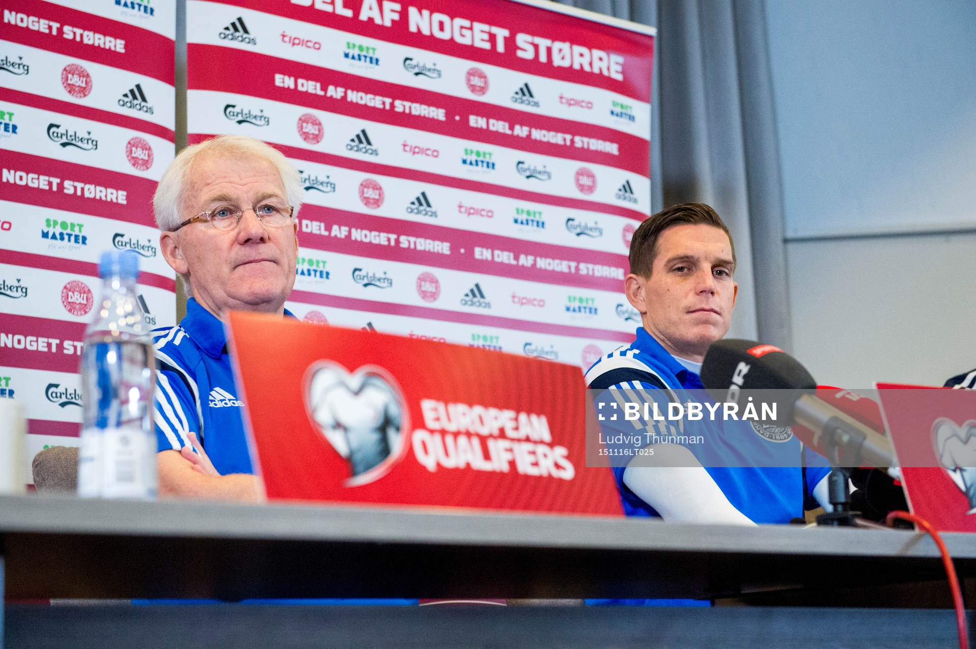 Danmarks förbundskapten Morten Olsen och Daniel Agger