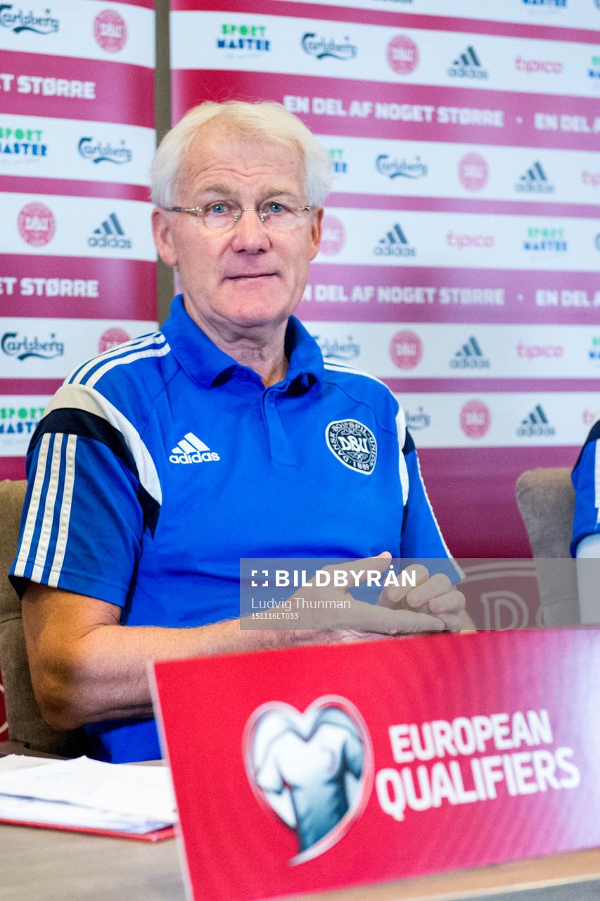Danmarks förbundskapten Morten Olsen under en presskonferens med Danmarks landslag i fotboll den 16 november 2015 i Helsingör. 