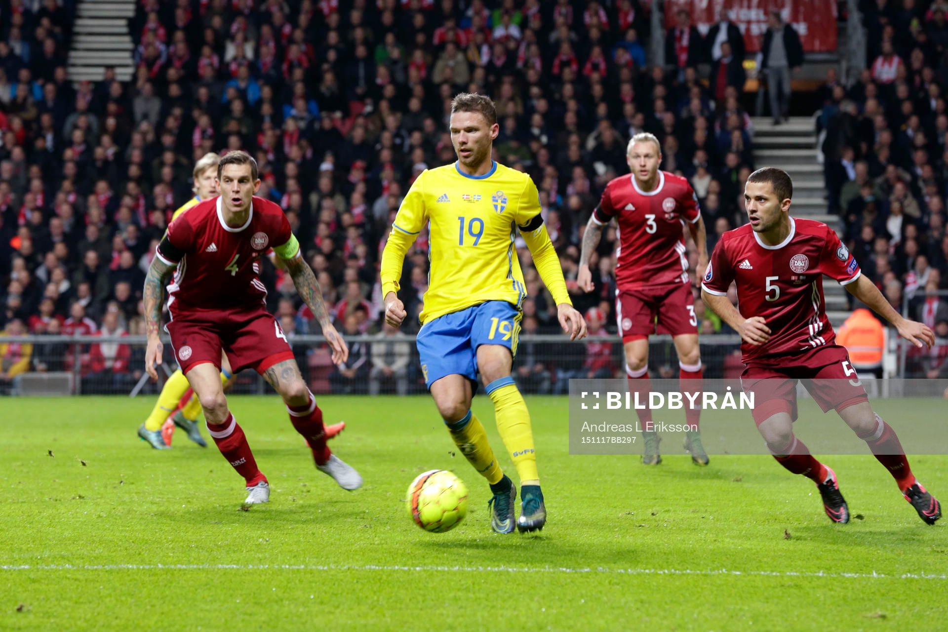 under fotbollsmatchen i EM-kvalets playoff mellan Danmark