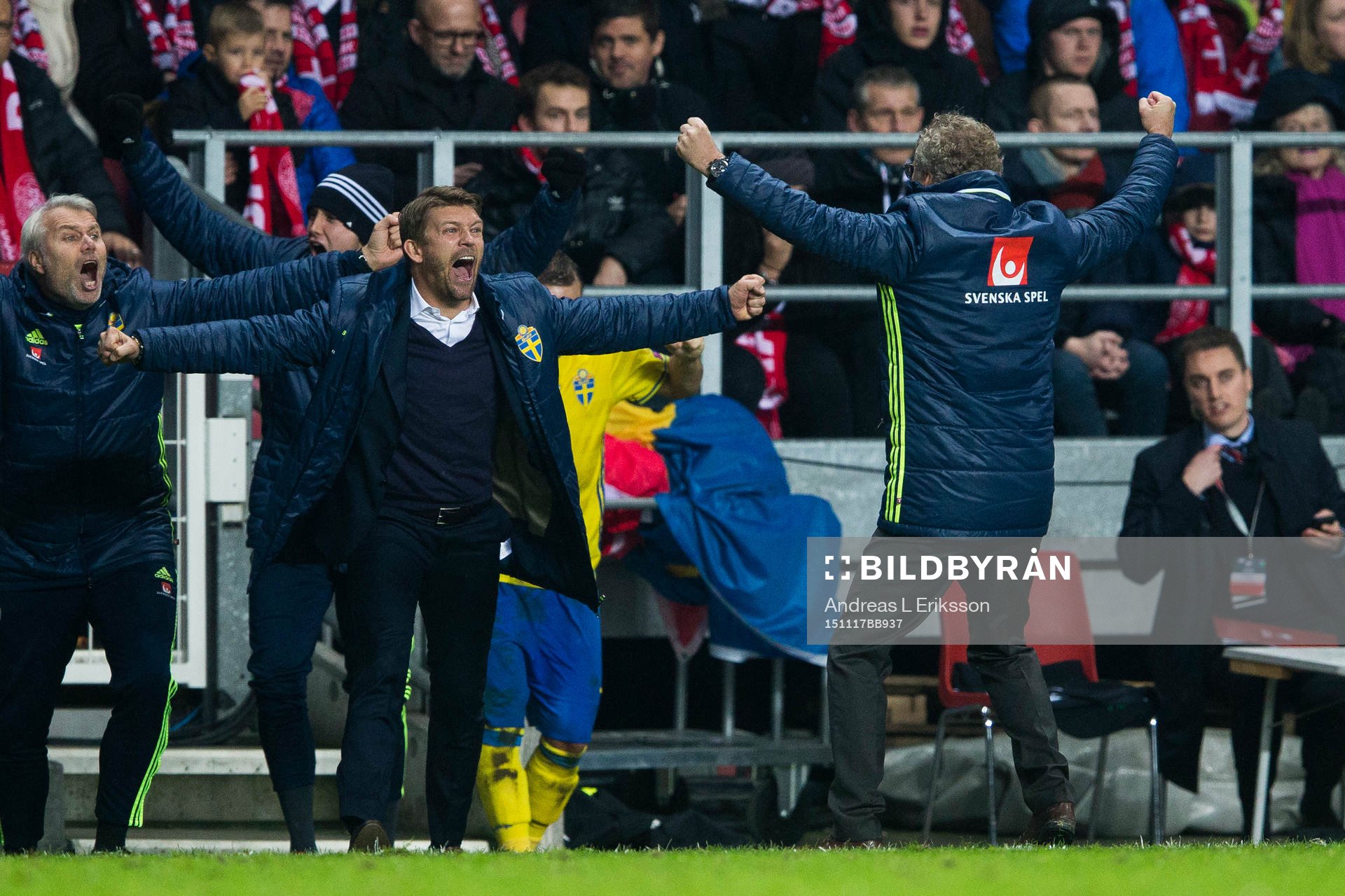 Sveriges players manager Marcus Allbäck och