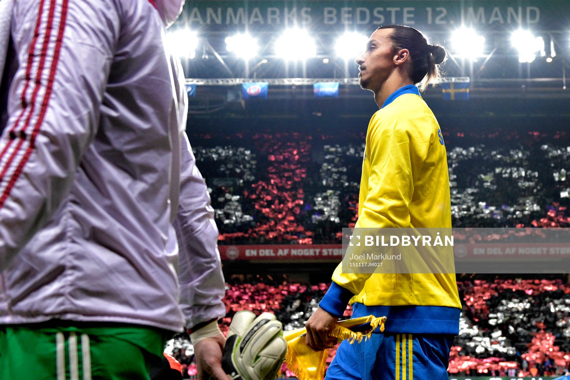 Sveriges Zlatan Ibrahimovic gör entré innan