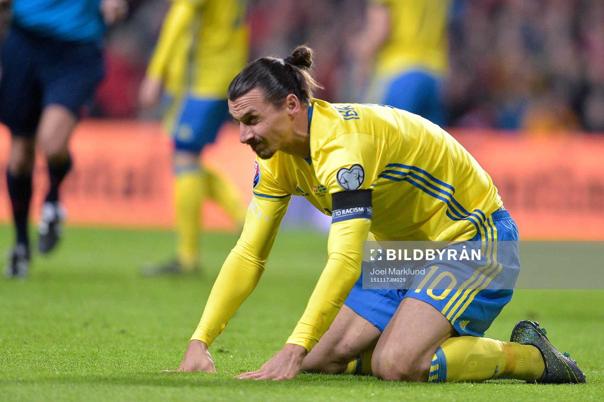 Sveriges Zlatan Ibrahimovic deppar och har ont