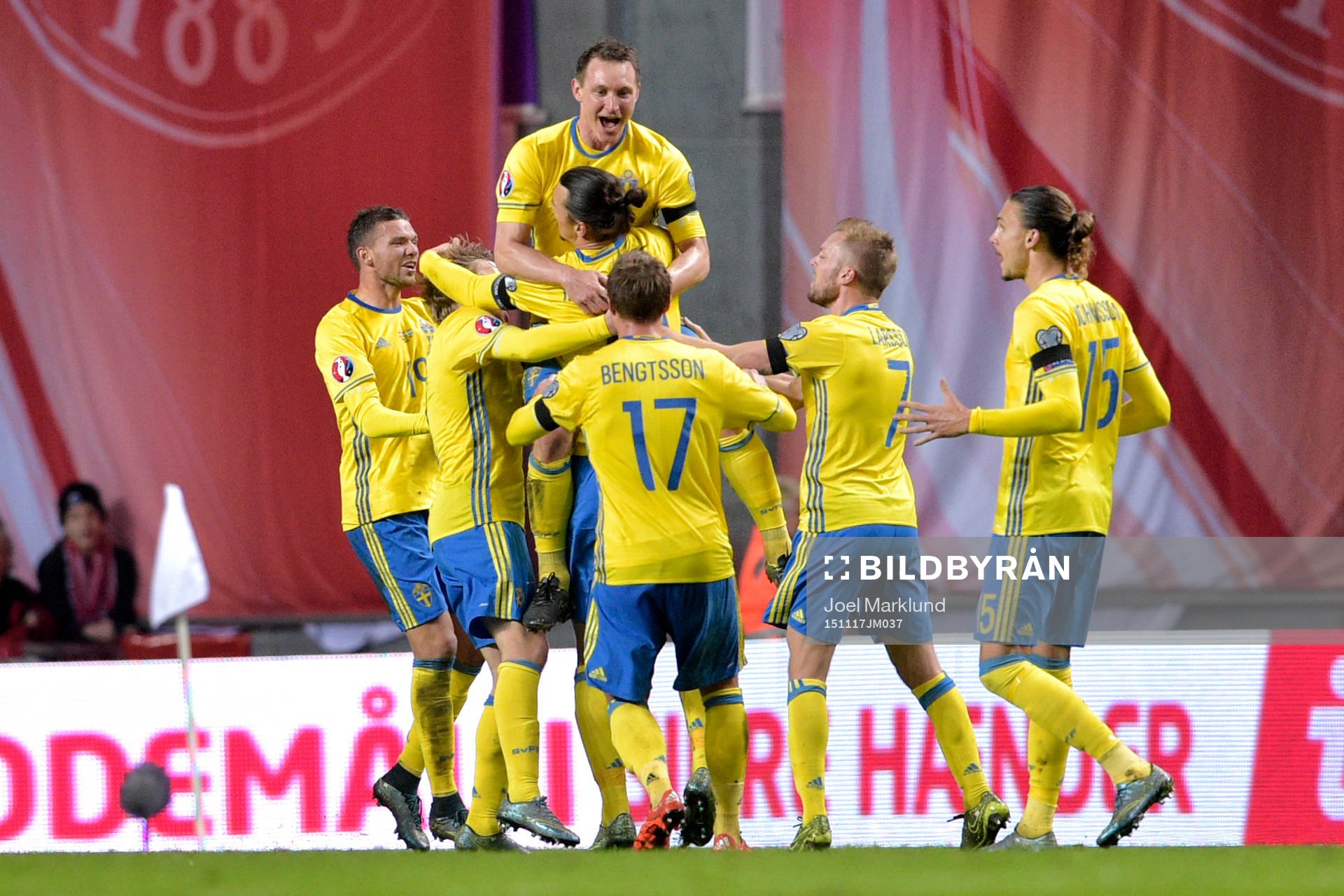 Sveriges Zlatan Ibrahimovic jublar