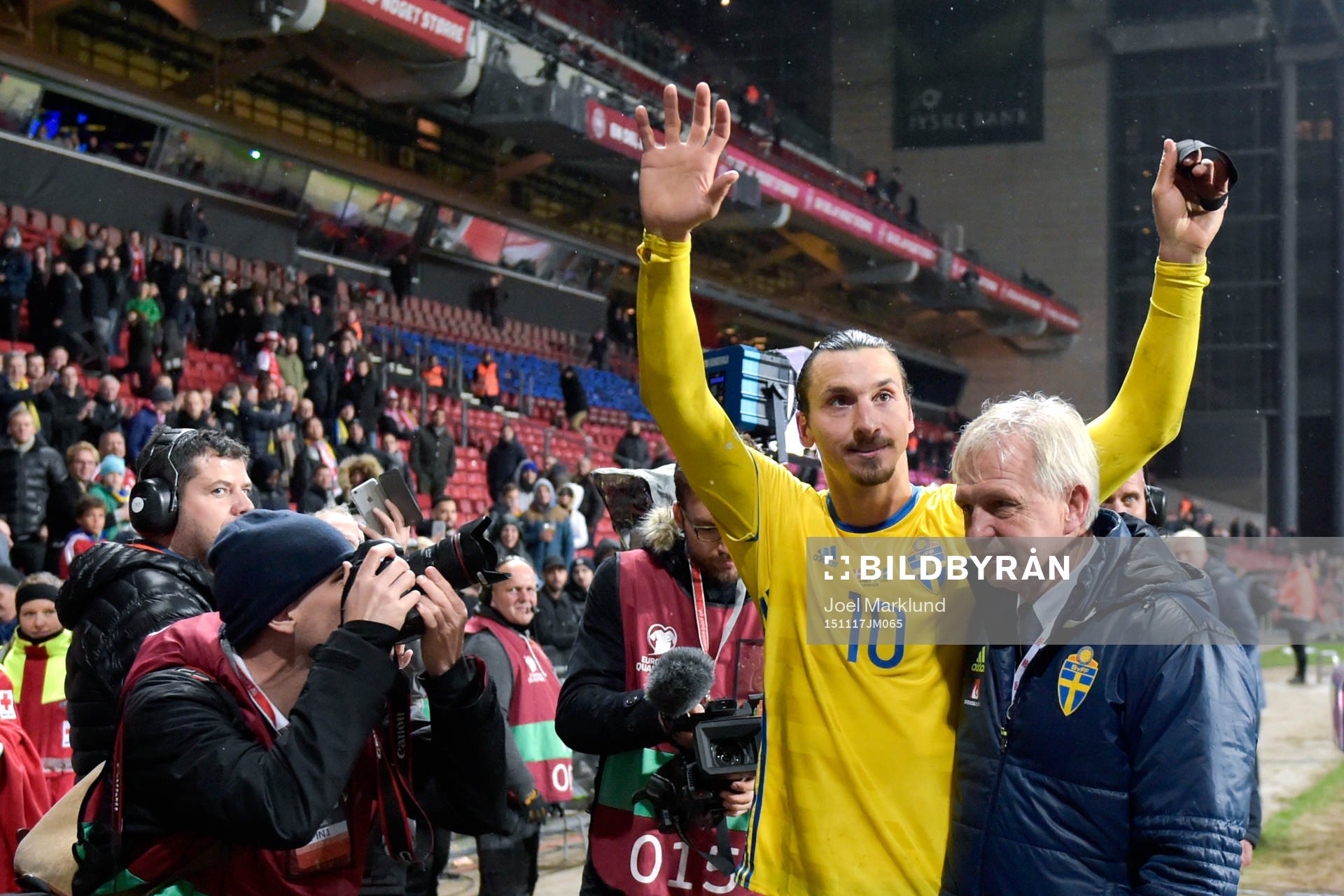 Sveriges Zlatan Ibrahimovic jublar