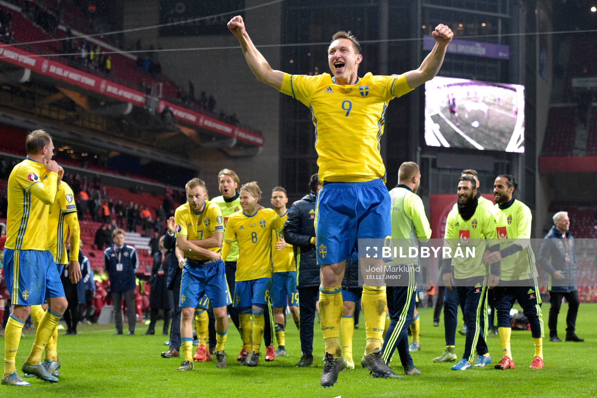 Sveriges Kim Källström jublar