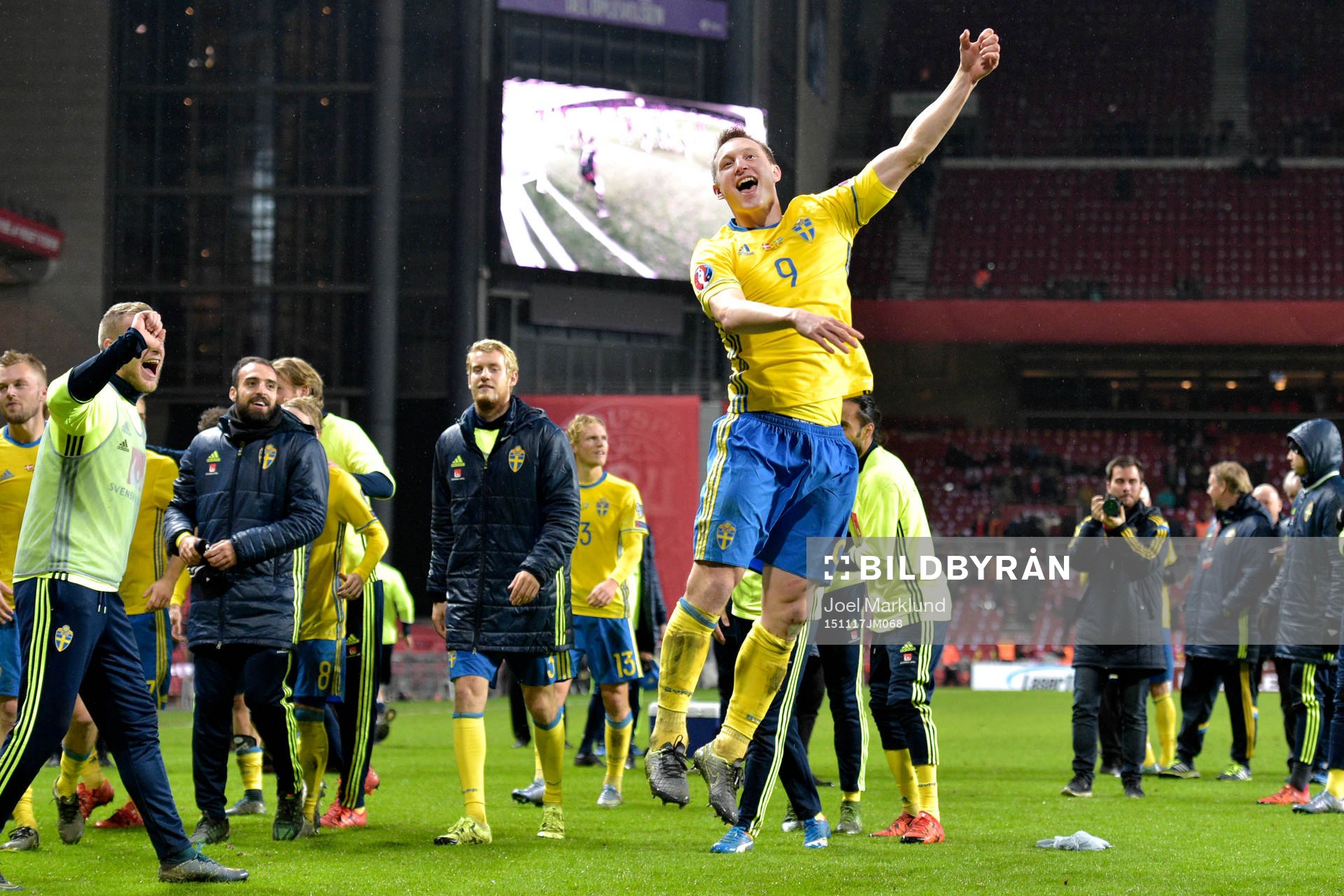 Sveriges Kim Källström jublar