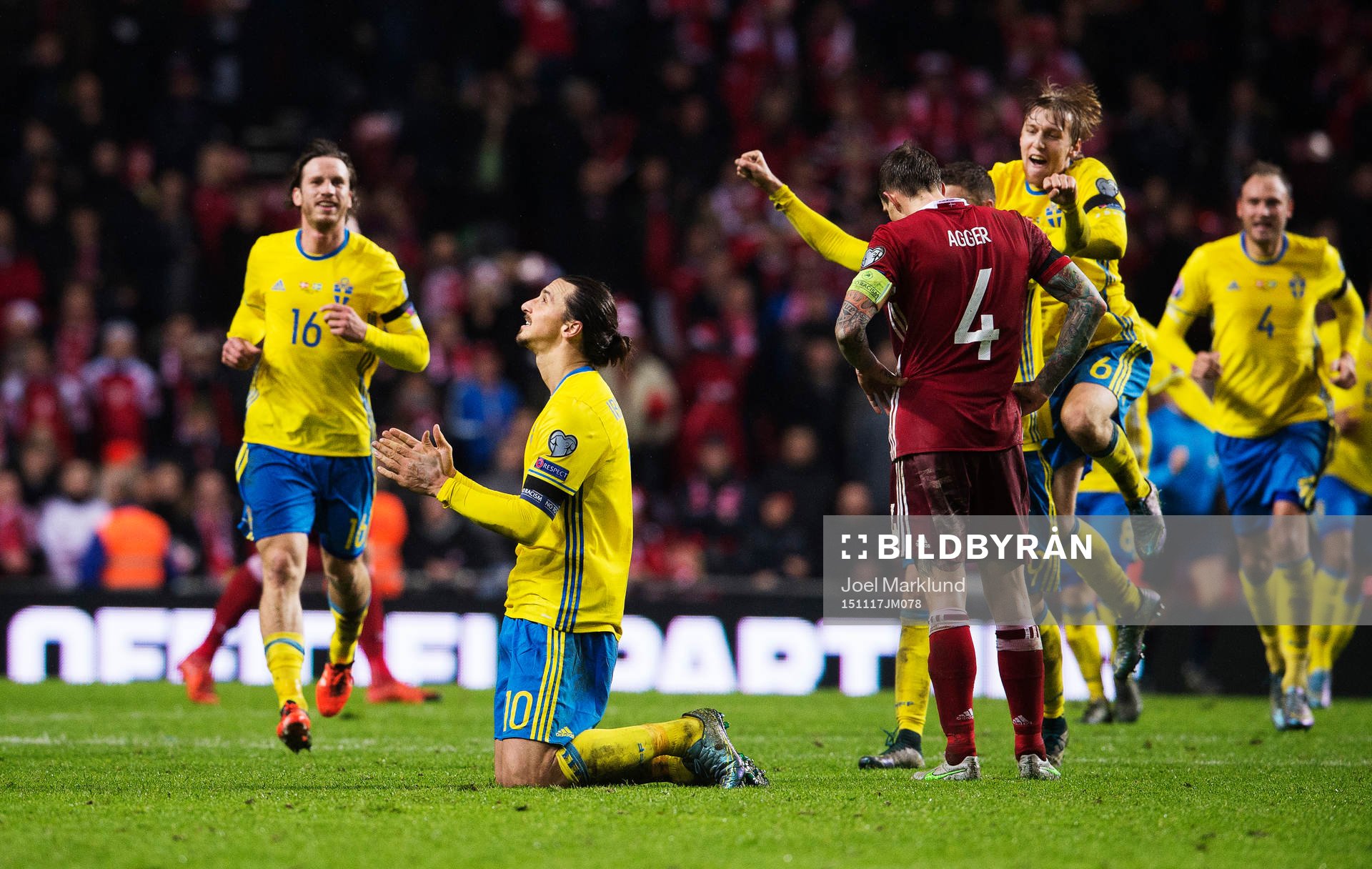 Sveriges Zlatan Ibrahimovic jublar
