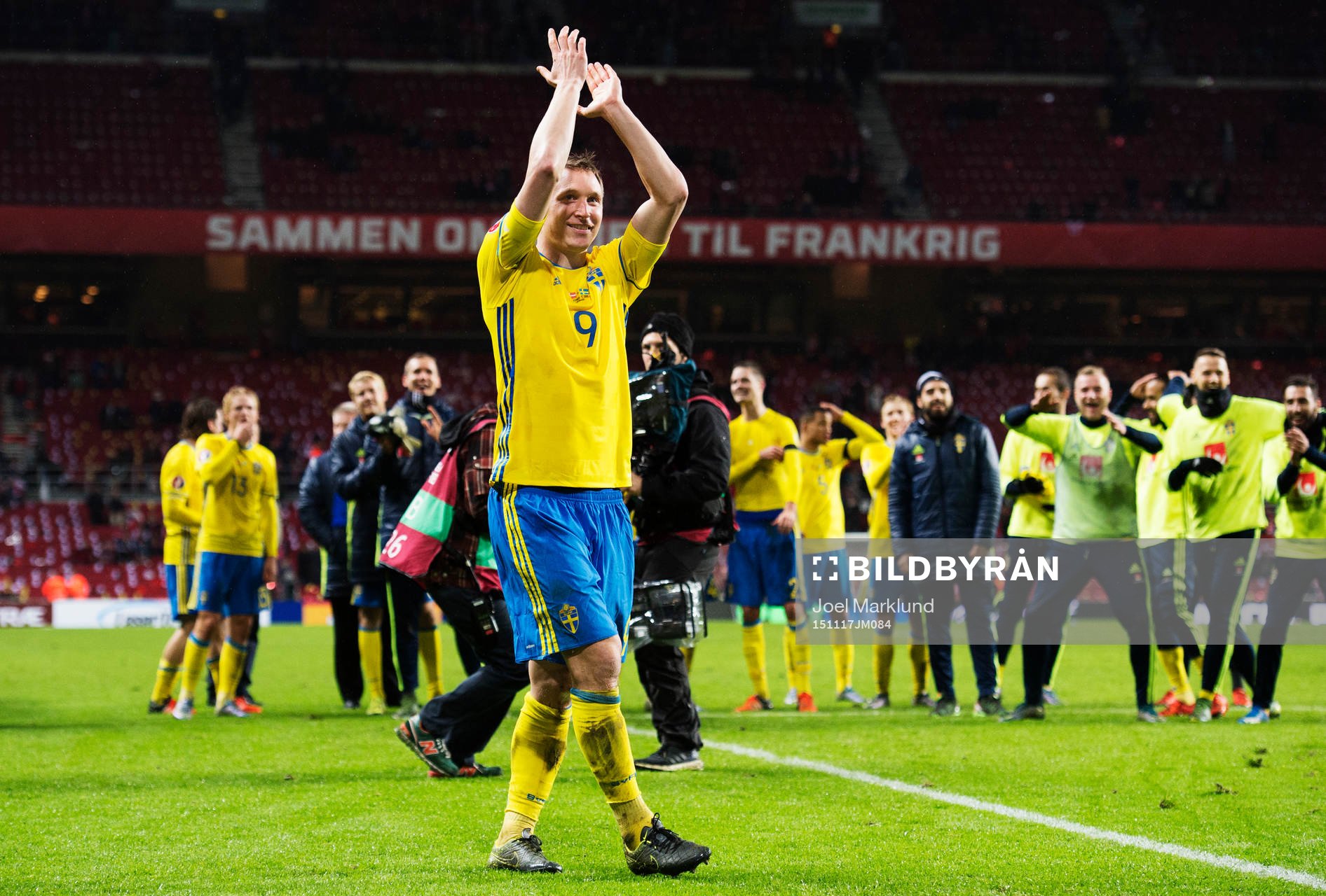Sveriges Kim Källström jublar