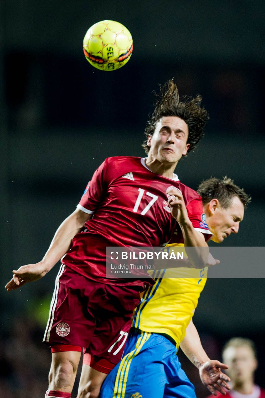 Danmarks Thomas Delaney och Sveriges Kim Källström