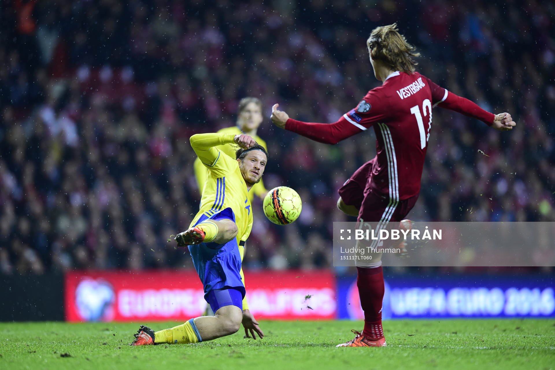 Danmarks Jannik Vestergaard gör 2-2