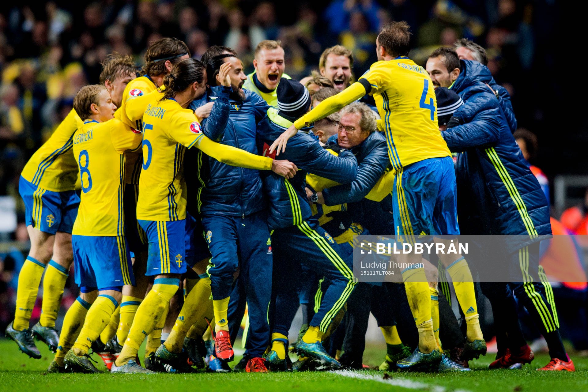 Sveriges Zlatan Ibrahimovic kramas om av bl.a
