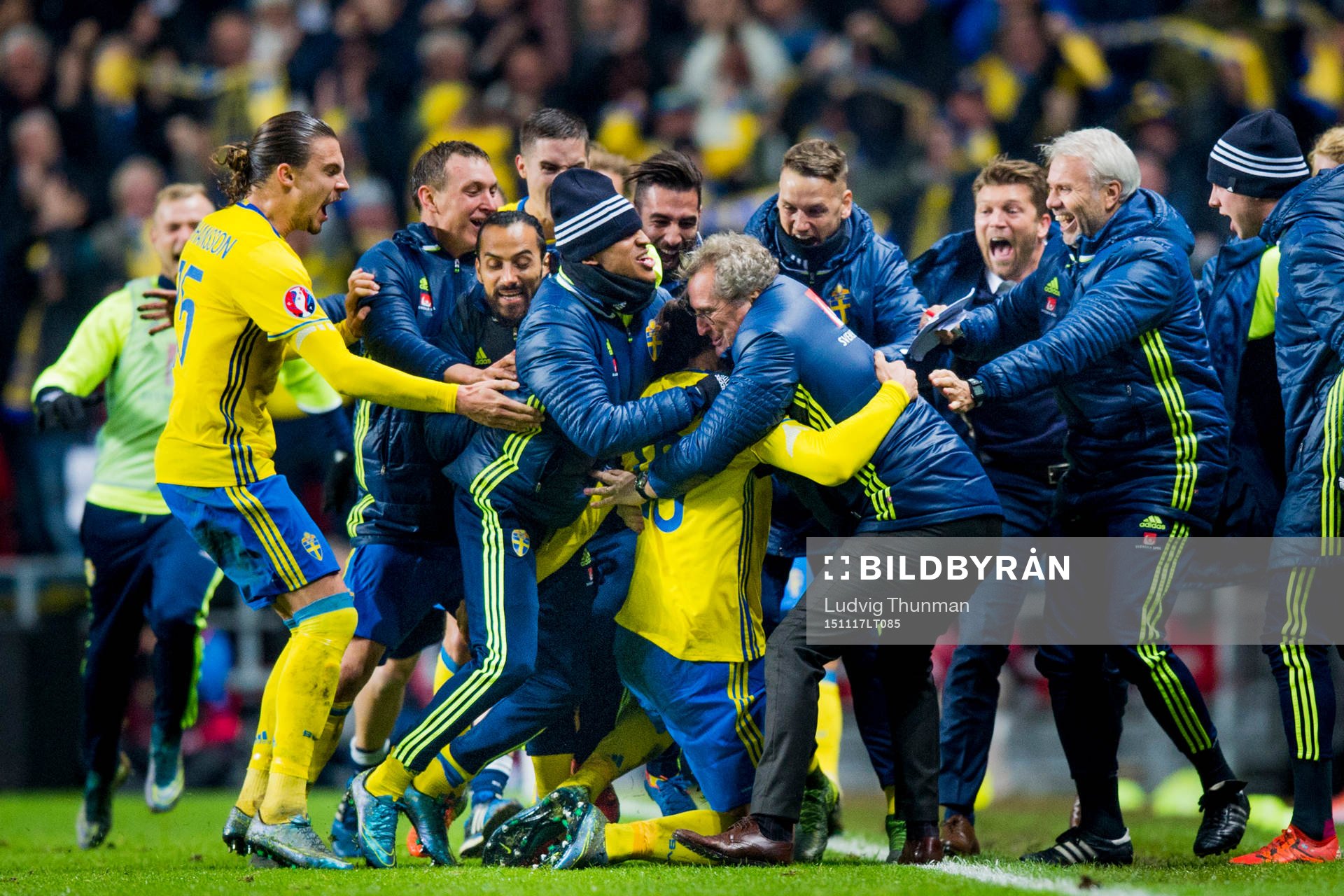 Sveriges Zlatan Ibrahimovic kramas om av bl.a