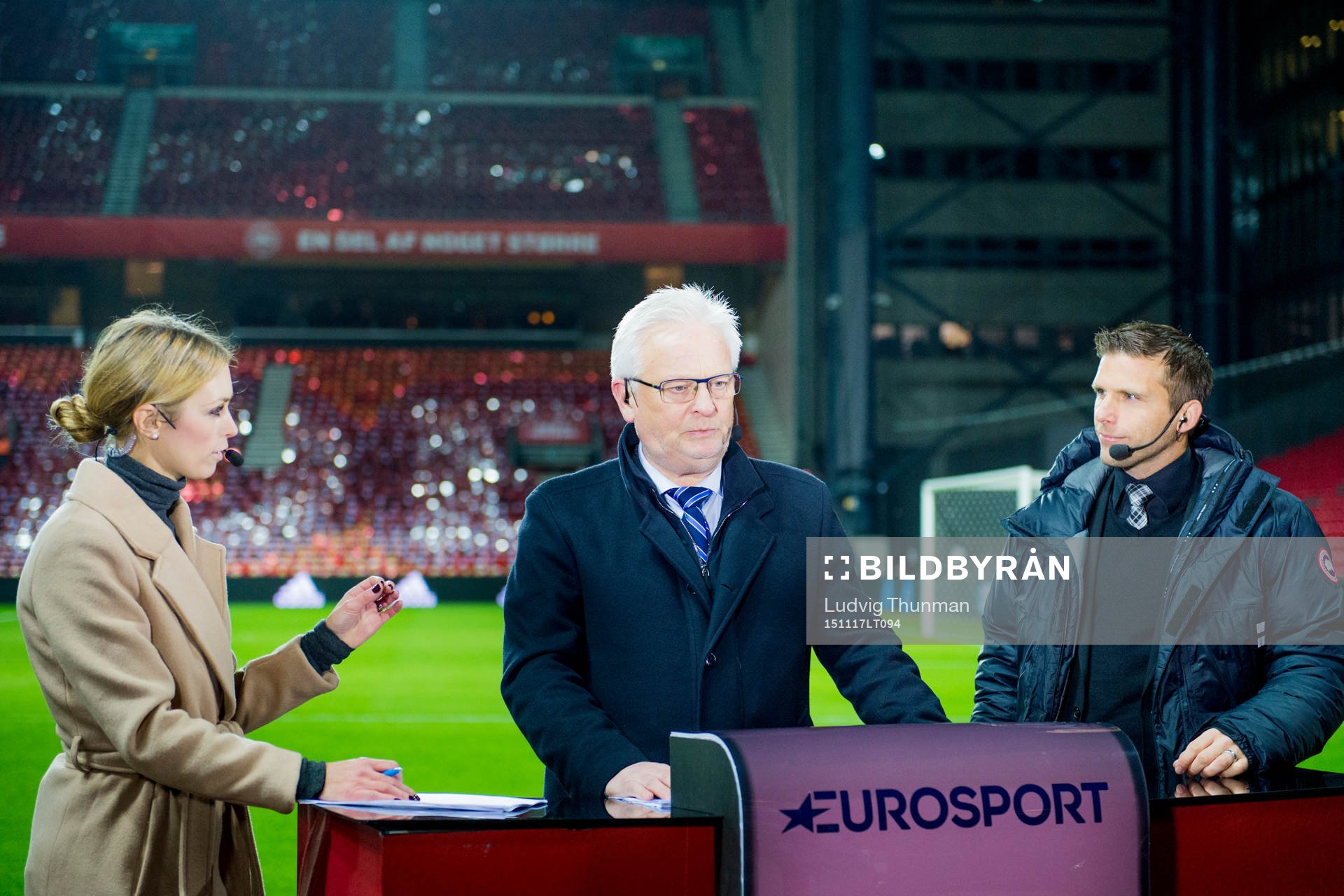 Karin Frick, Hans Backe och Anders Svensson i Kanal 5 och Eurosports studio inför fotbollsmatchen i EM-kvalets playoff mellan Danmark och Sverige den 17 november 2015 i Köpenhamn.