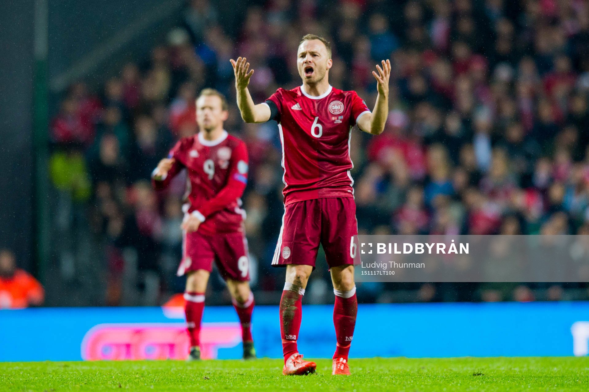 Danmarks Michael Krohn-Dehli och Lars Jacobsen deppar