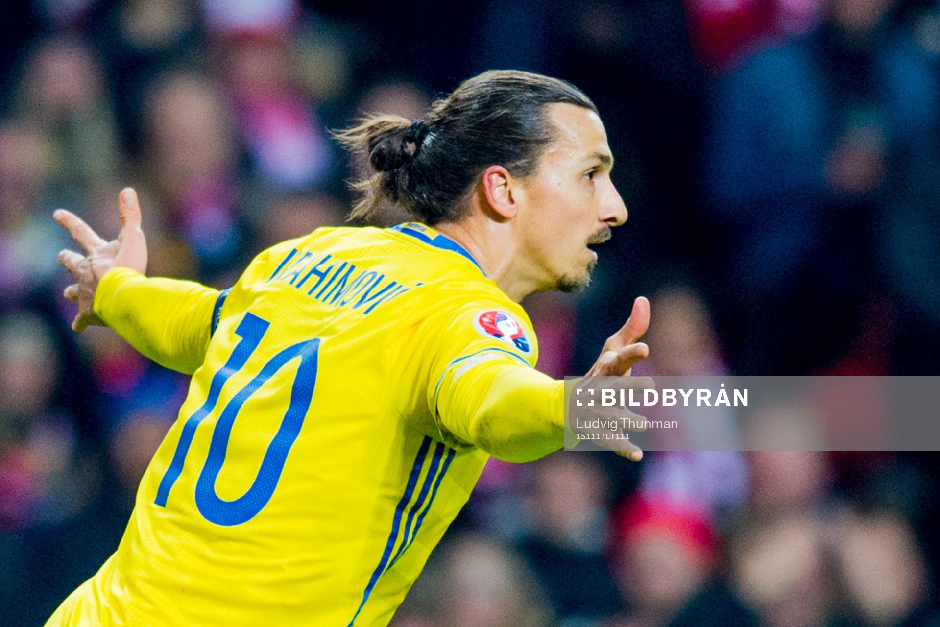 Sveriges Zlatan Ibrahimovic jublar