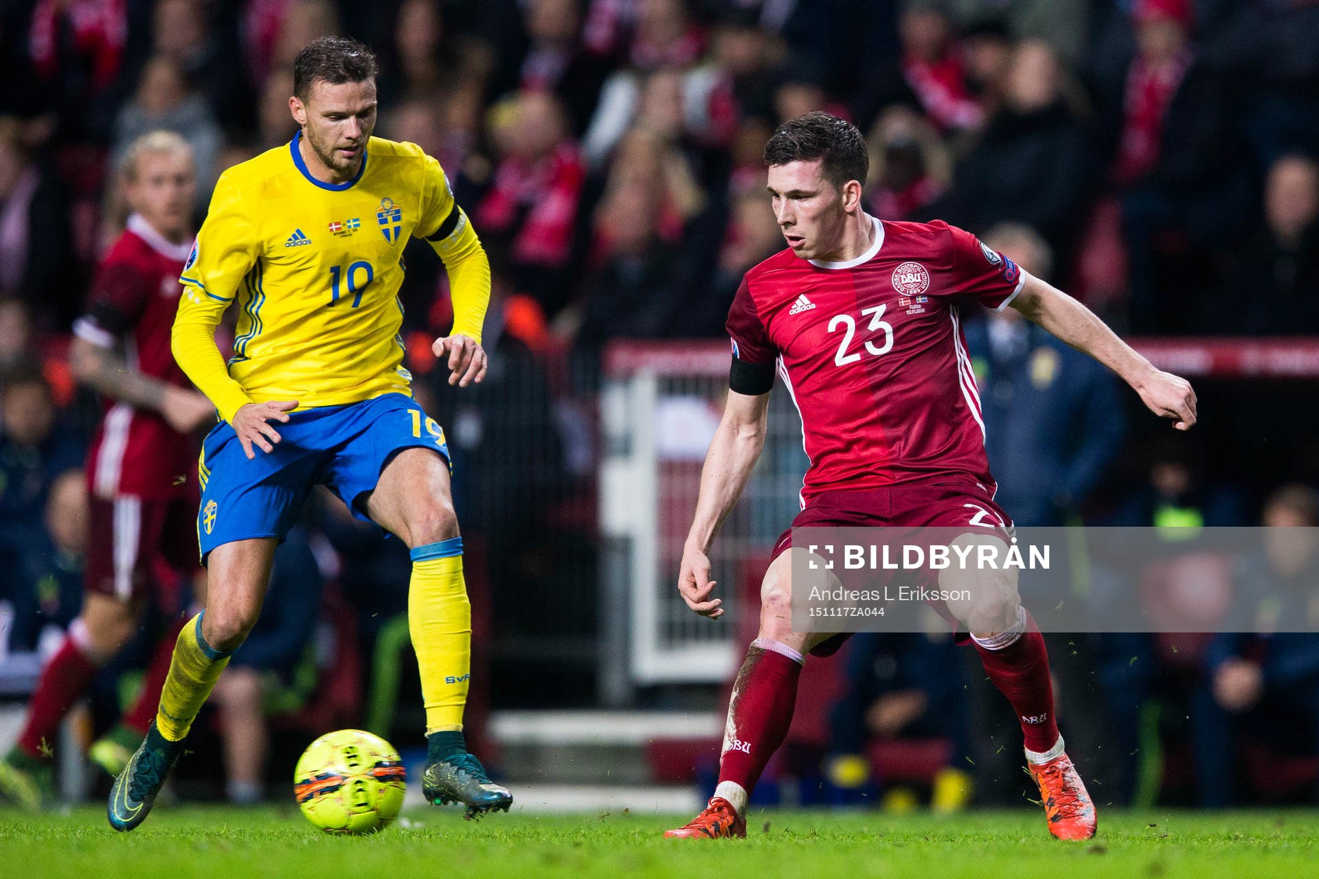 Sveriges Marcus Berg och Danmarks Pierre Höjbjerg