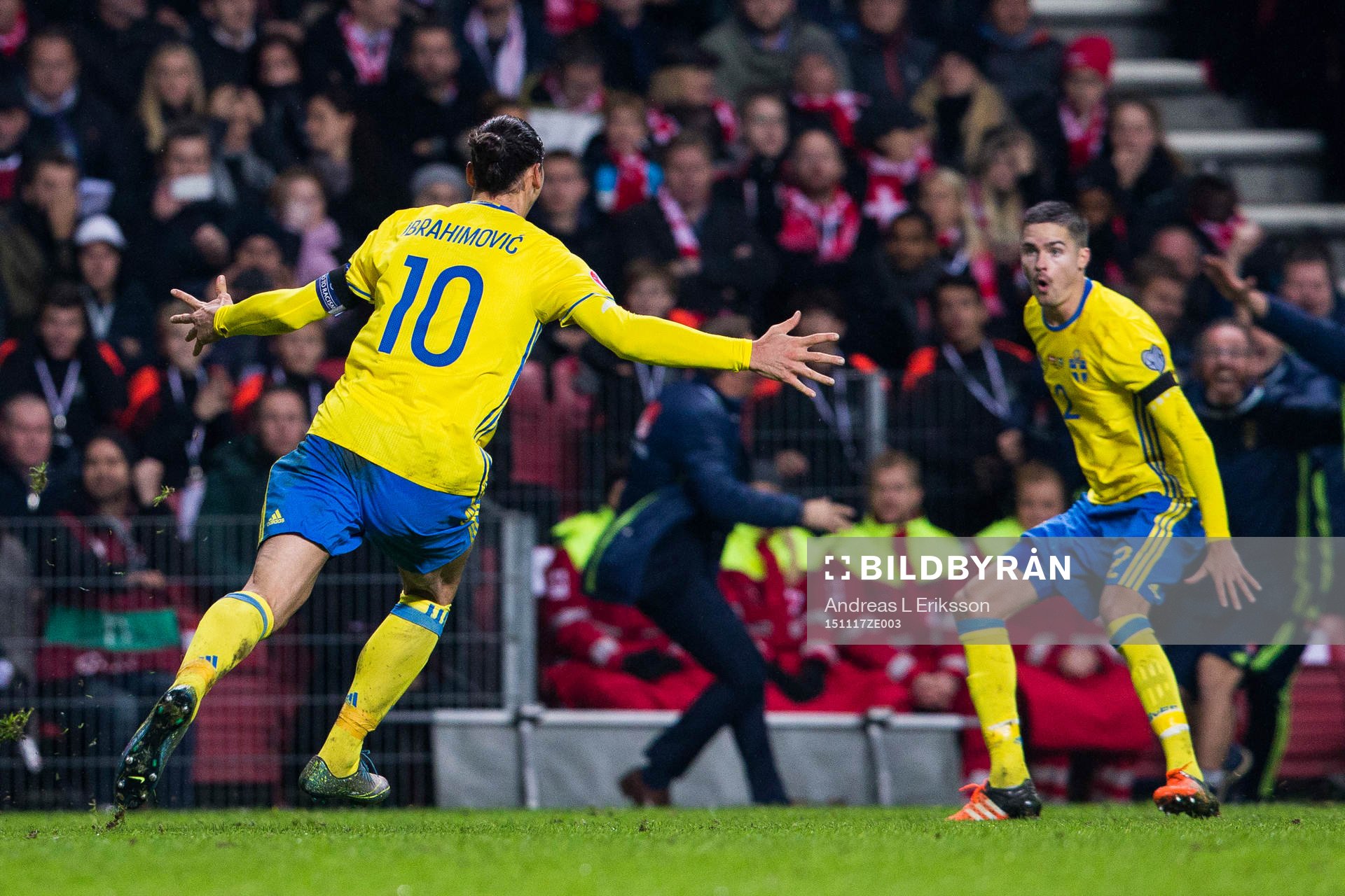 Sveriges Zlatan Ibrahimovic jublar