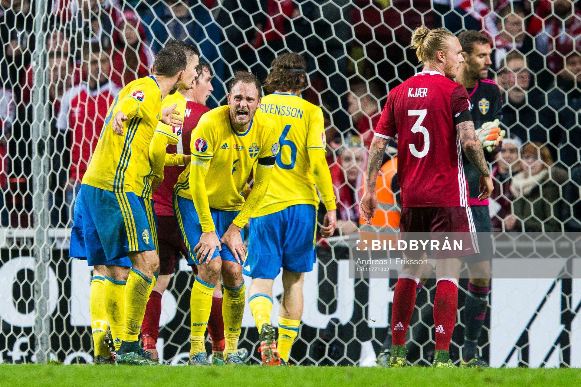 Sveriges Andreas Granqvist grinar illa