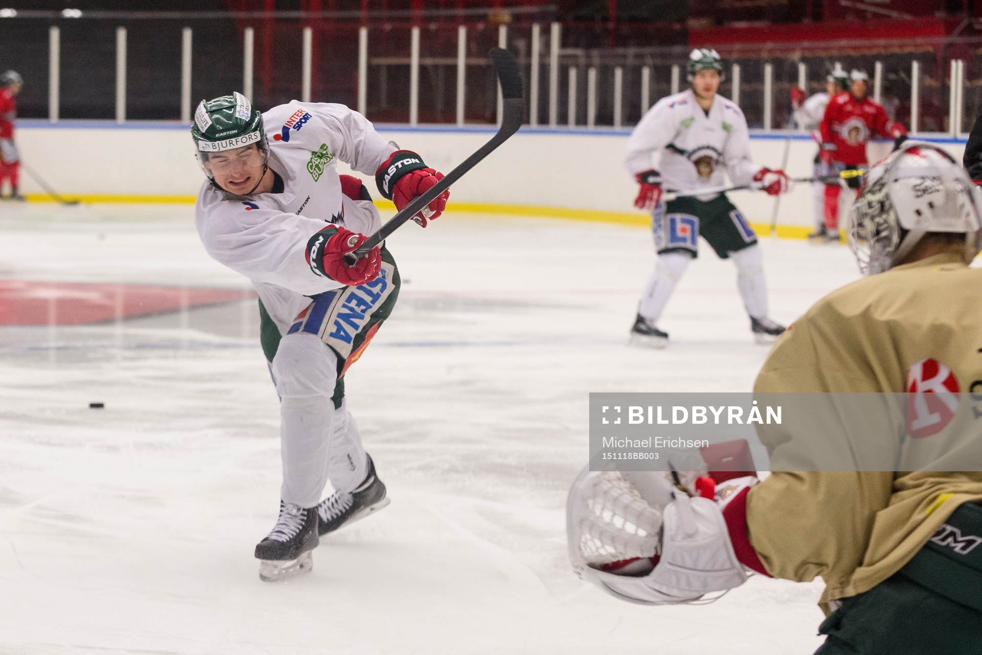 Frölundas Johan Sundström skjuter sönder sin klubba