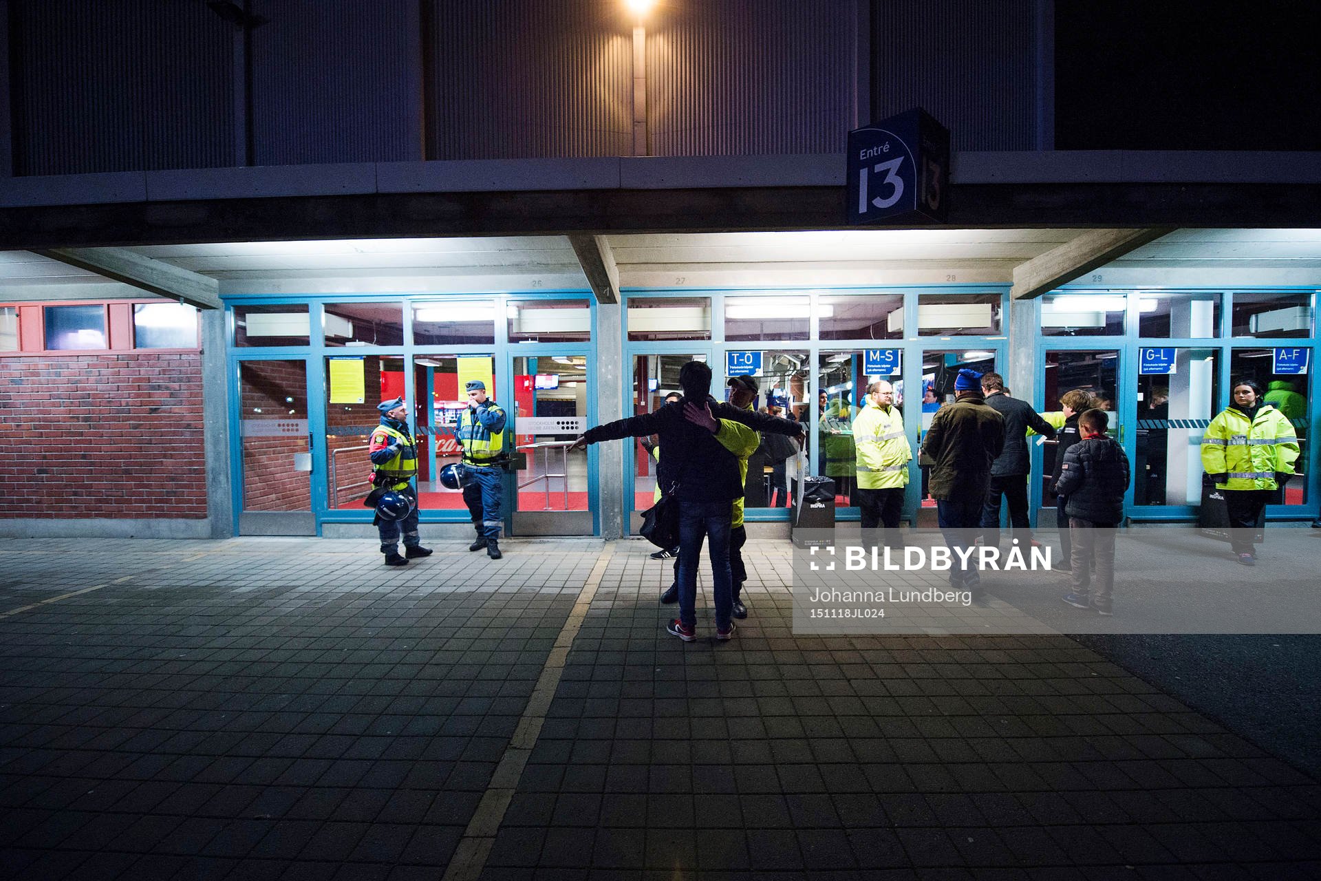 Förhöjt säkerhetsläge med fullskalig visitation