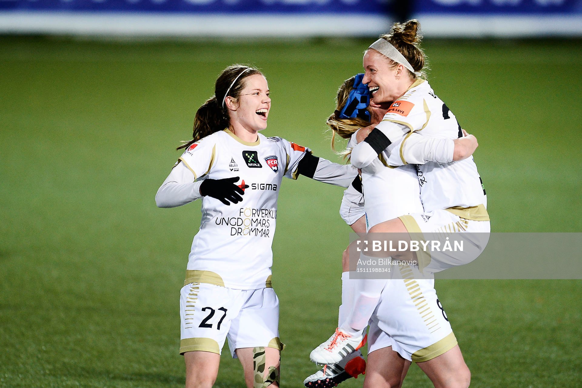 Rosengårds Josee Belanger jublar