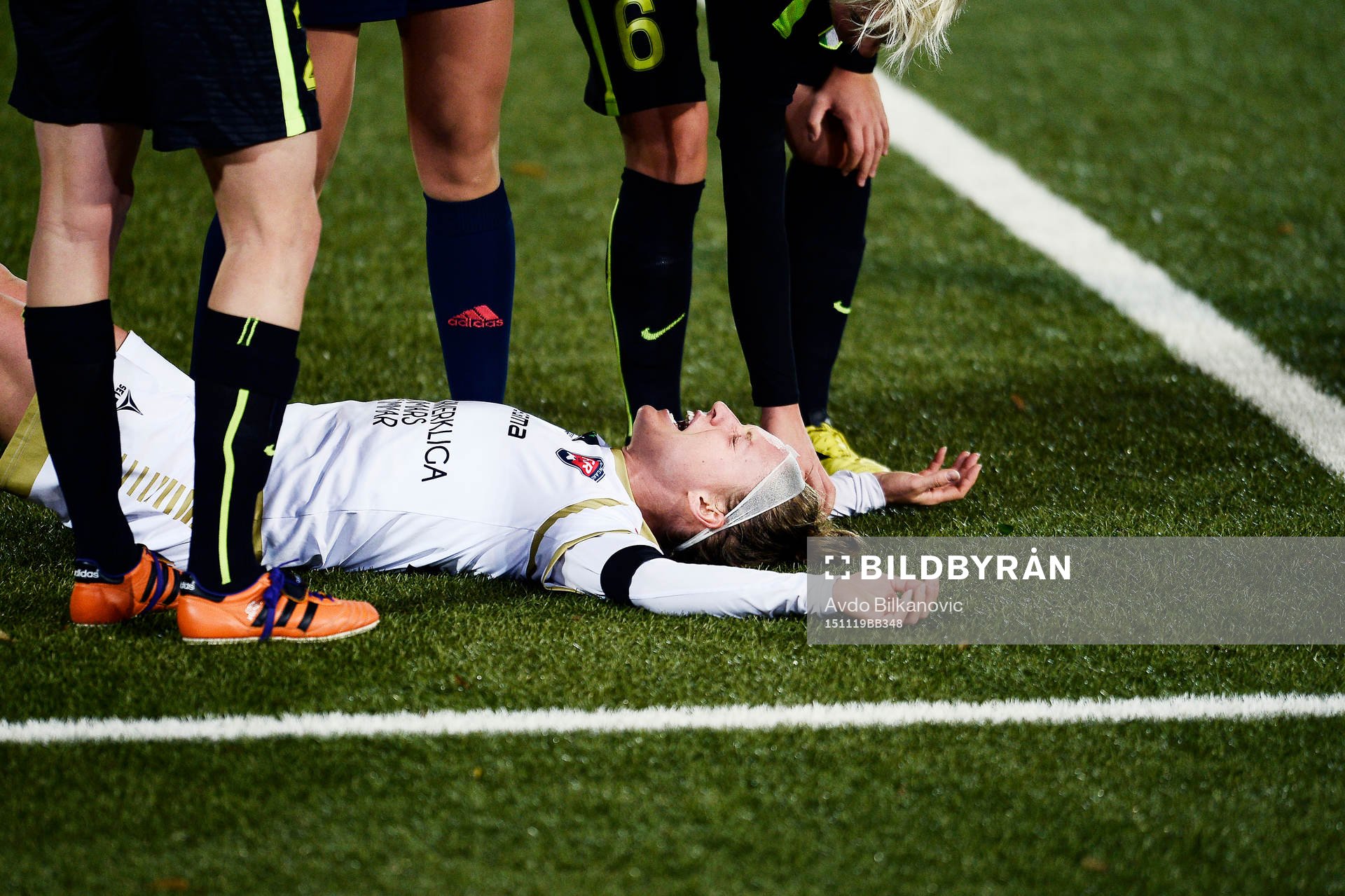 Rosengårds Josee Belanger har ont