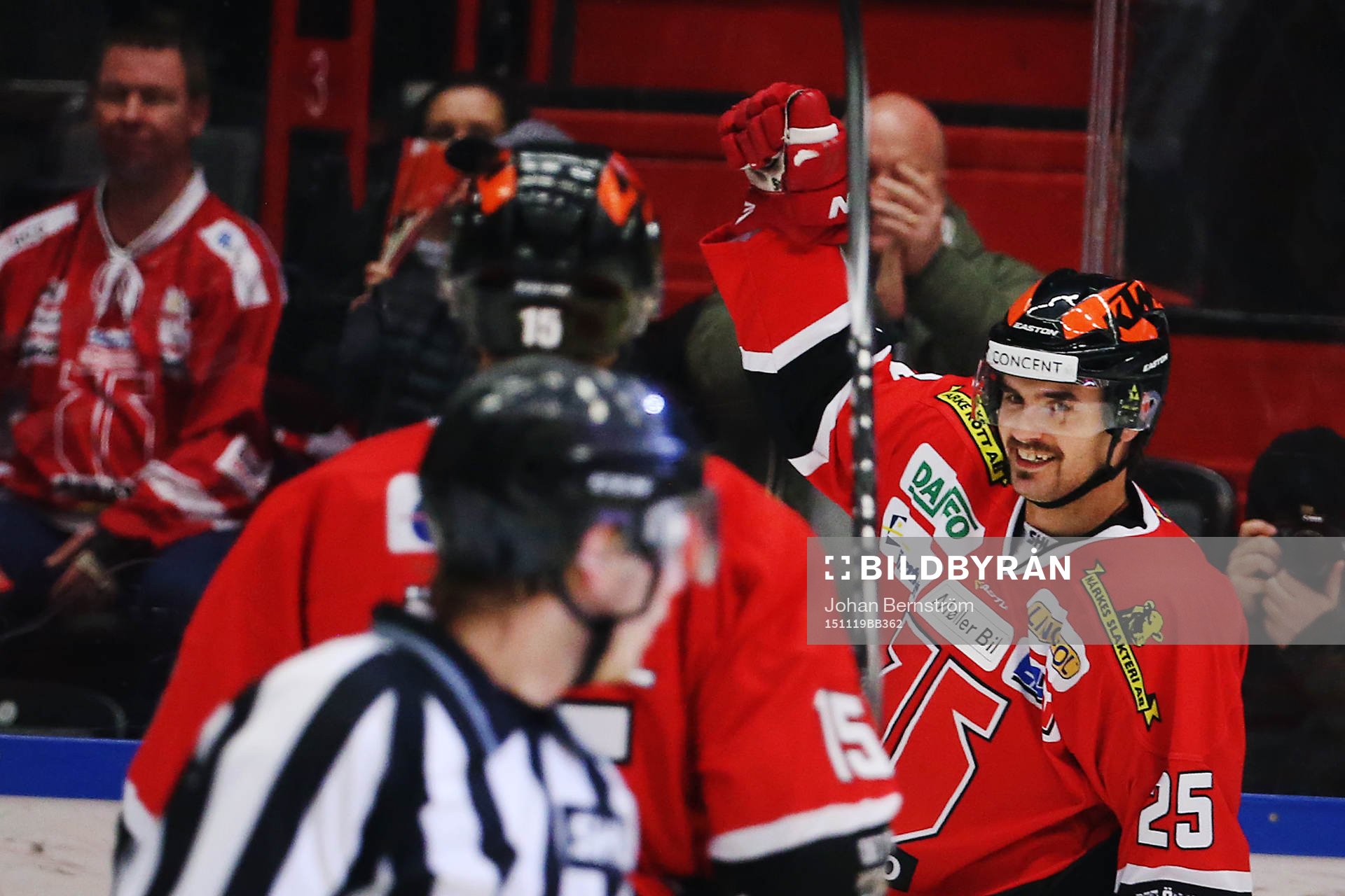 Örebros Martin Johansson gör 1-0 och jublar