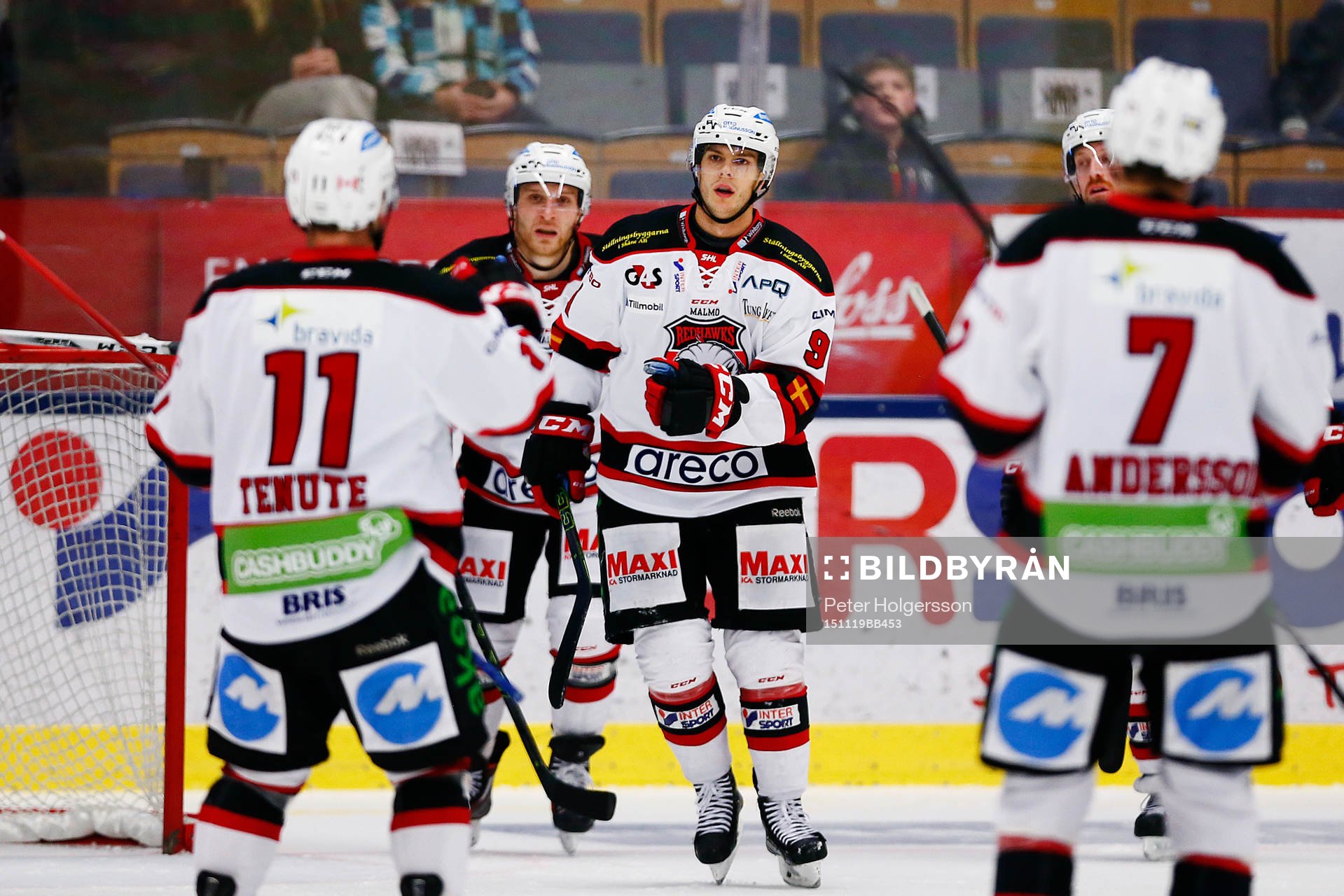 Malmö Redhawks Björn Svensson gör 2-1 och jublar
