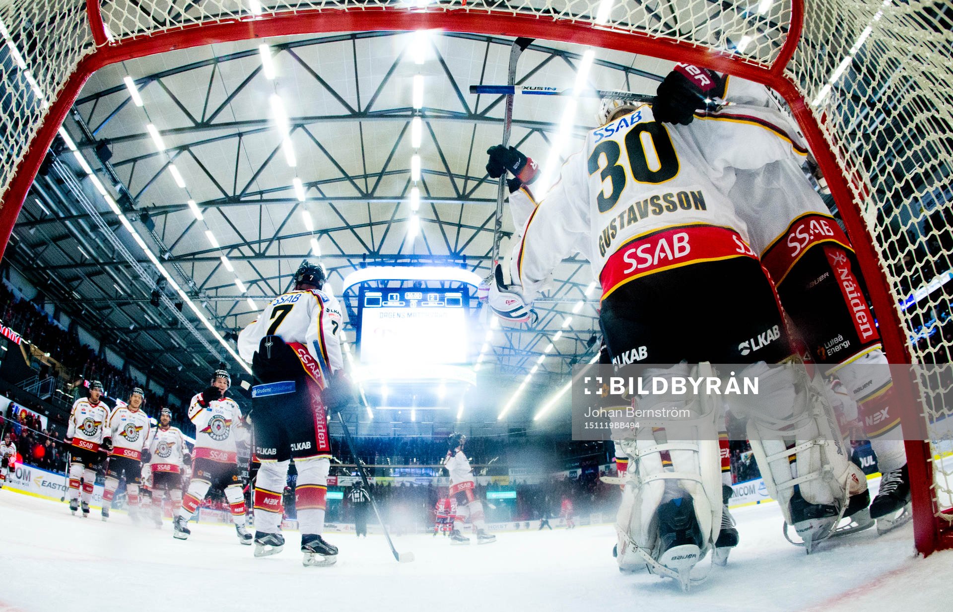 Jubel framför Luleås målvakt Filip Gustafsson