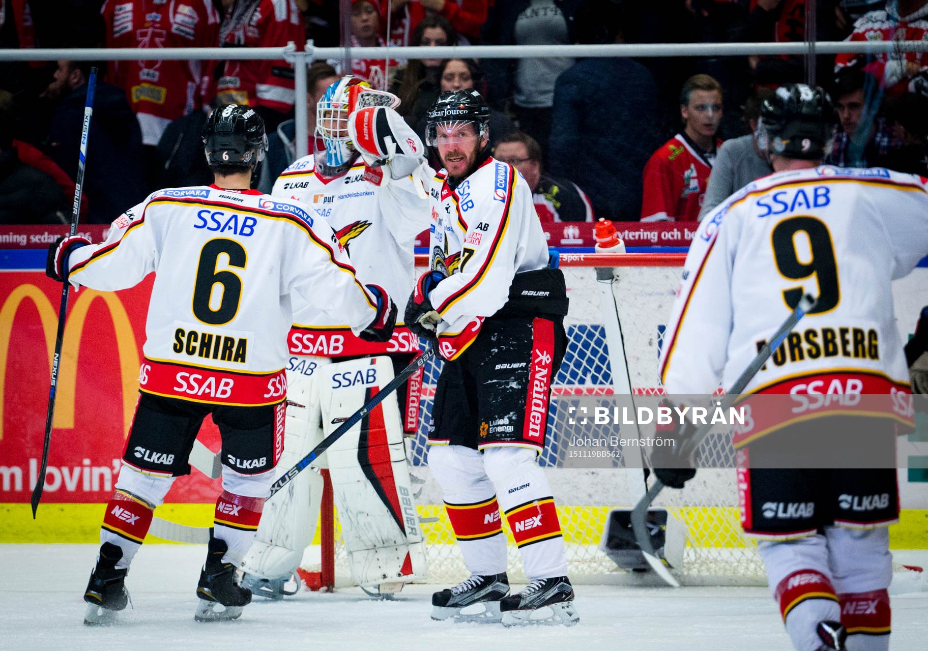 Luleås målvakt Filip Gustafsson jublar