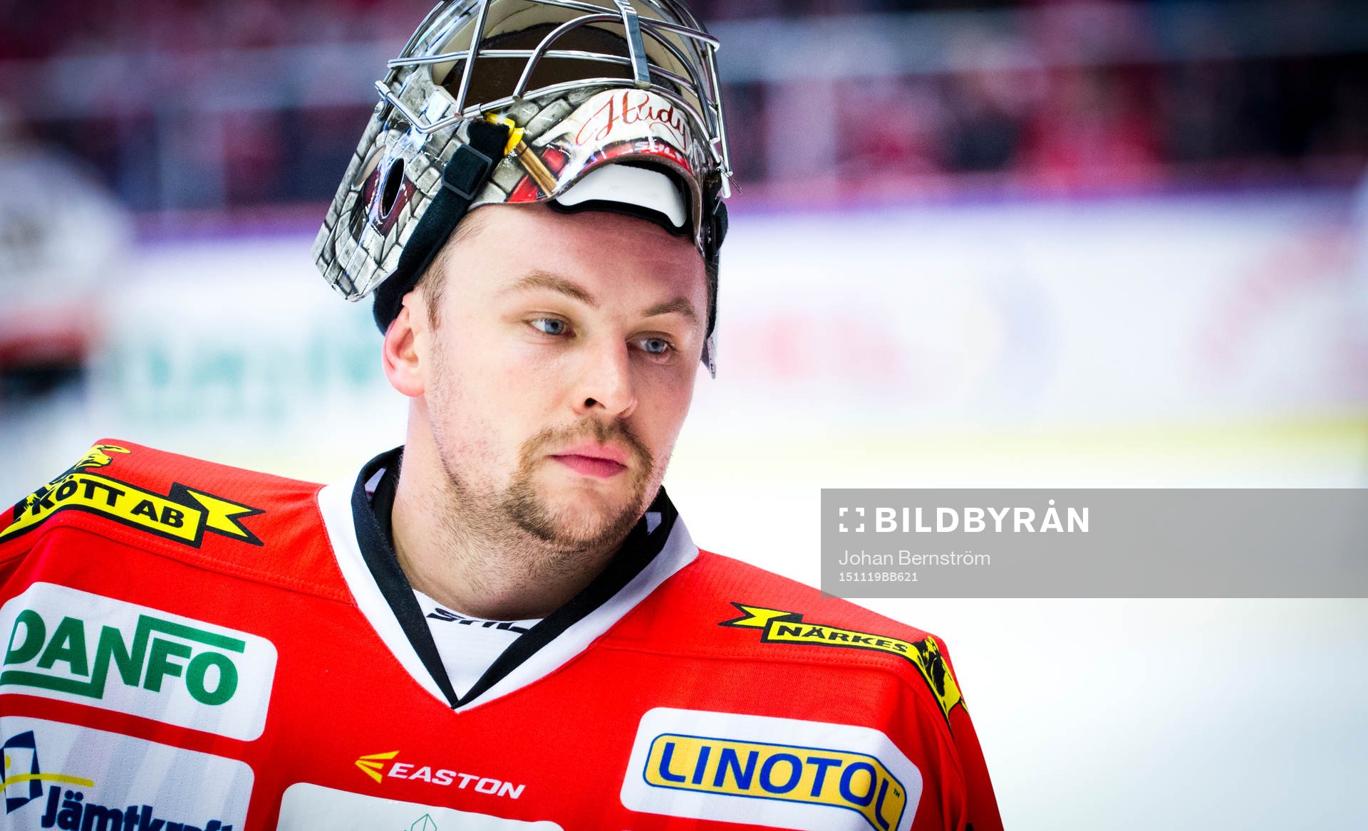 Örebros målvakt Julius Hudacek deppar