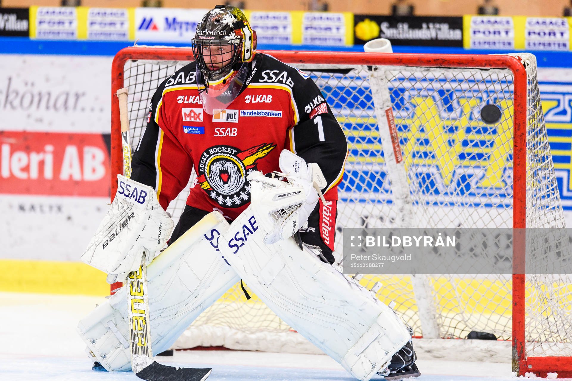 Luleås målvakt Daniel Larsson på uppvärmningen