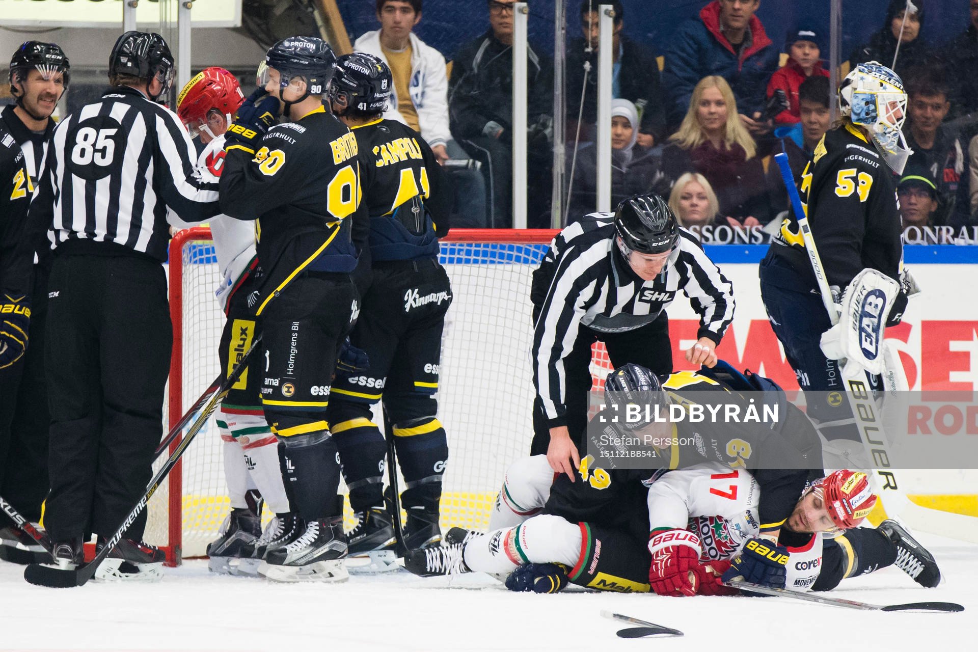 s mål där HV71:s Axel Eidstedt brottar ner Modos Patrick