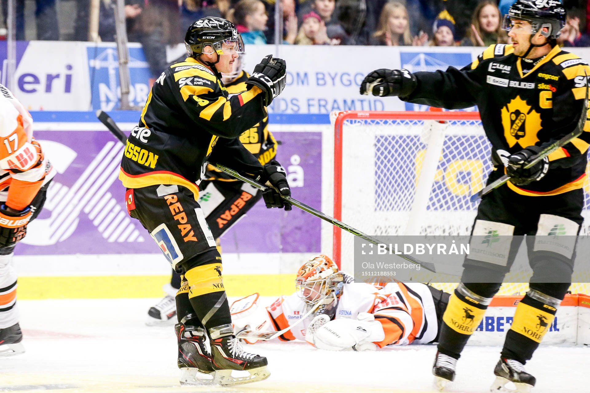 Skellefteås Patrik Zackrisson  och Jimmie Ericsson jublar