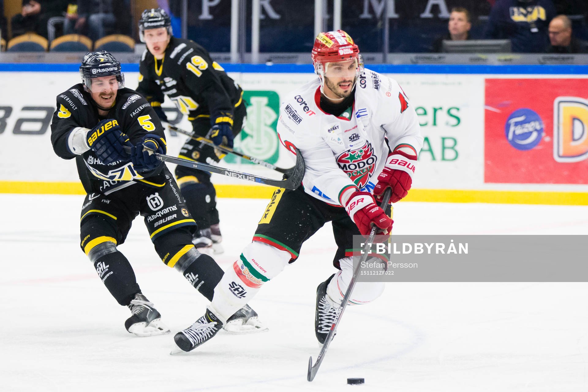 s Adam Almquist mot Modos Maxim Lapierre