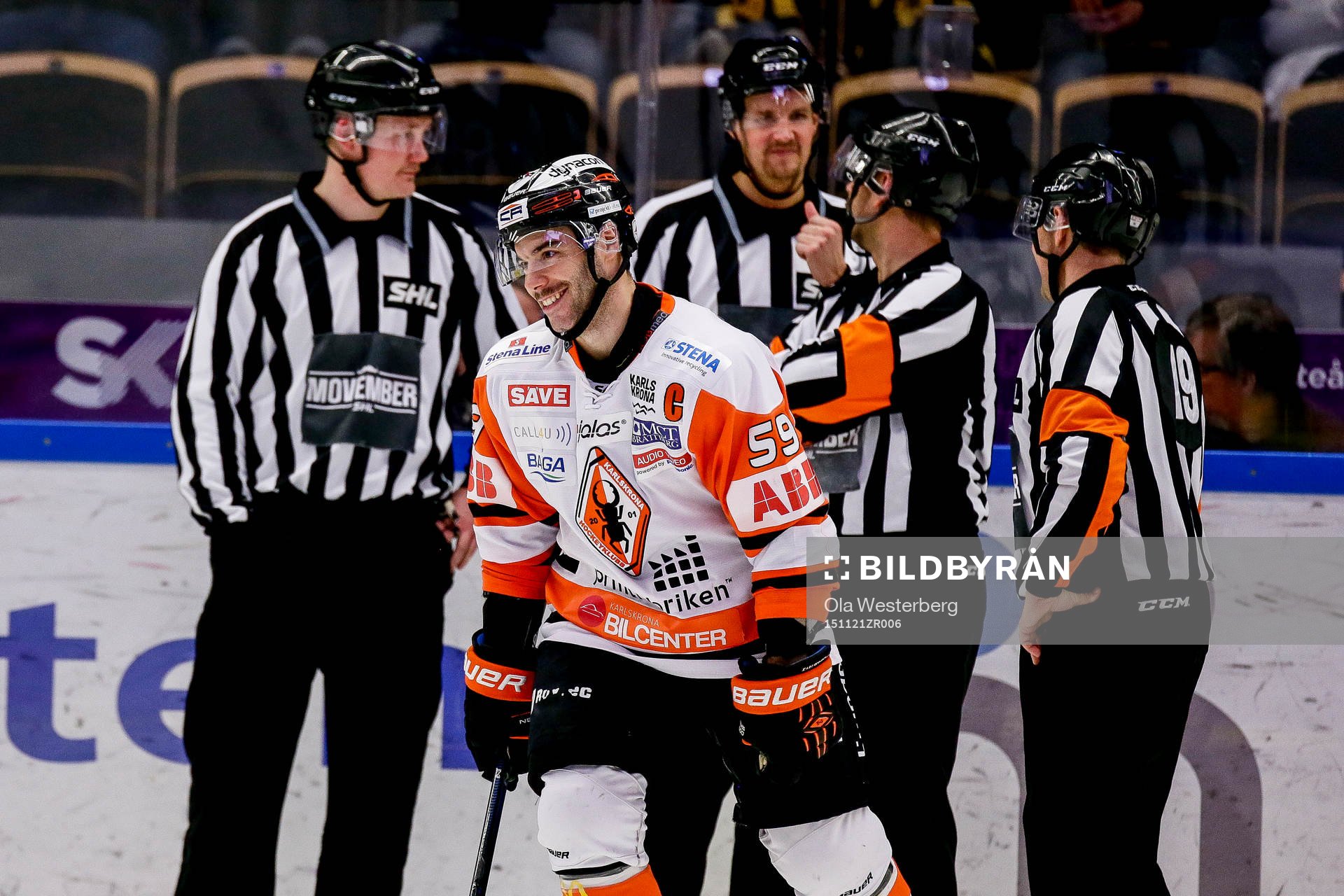 Karlskronas Julien Brouillette  samtalar med domarna