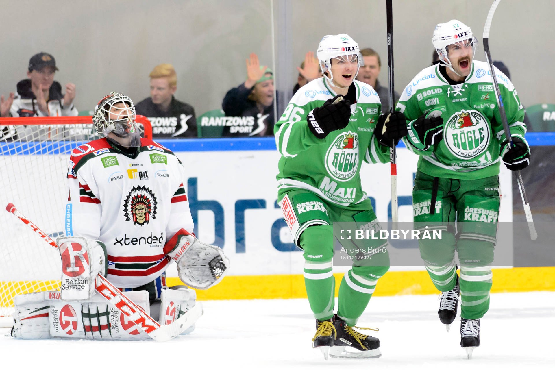 Rögles Robin Kovacs och Taylor Matson jublar